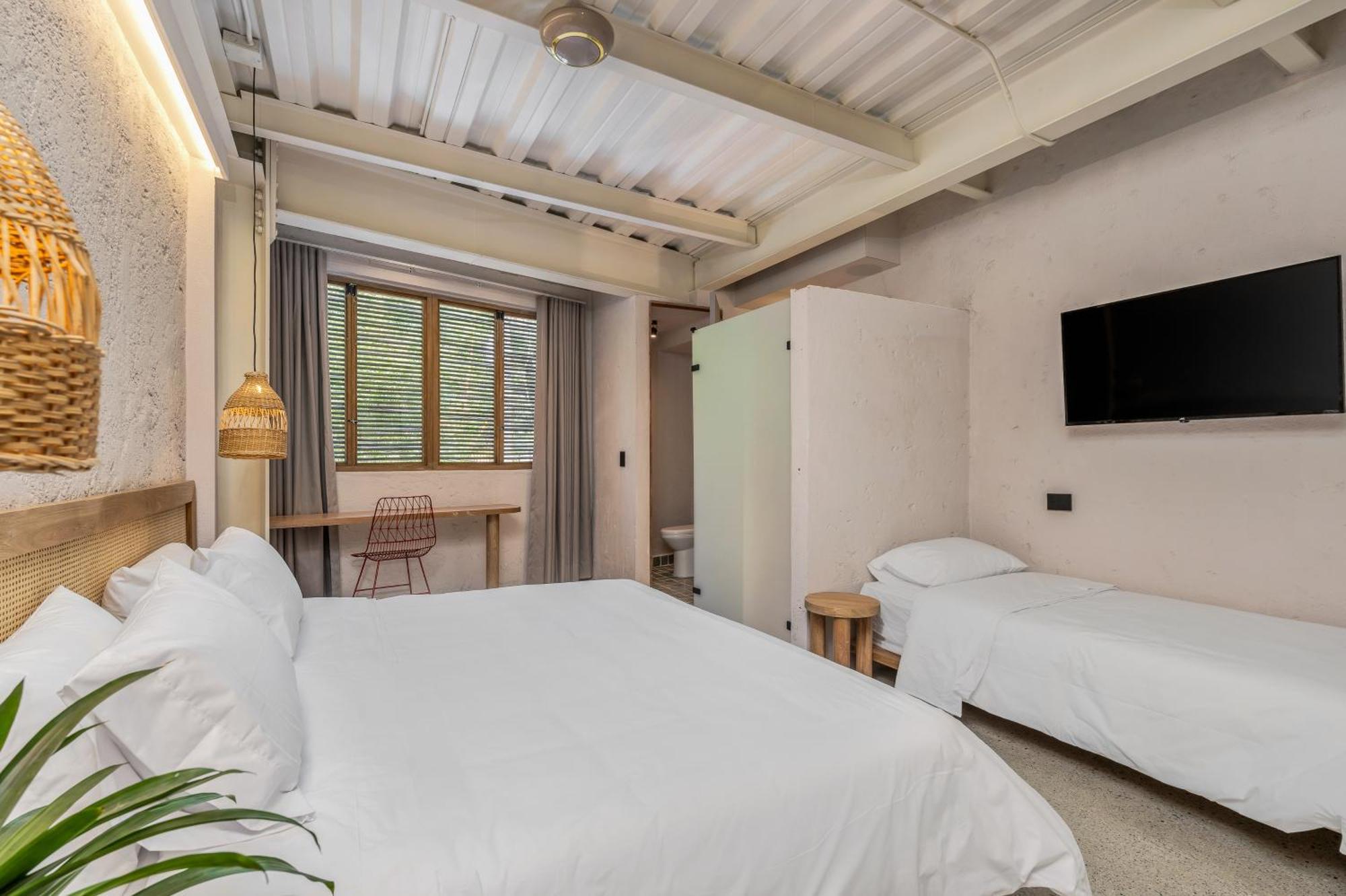 מדיין Botanica Casa Hotel Manila By Housy Host מראה חיצוני תמונה