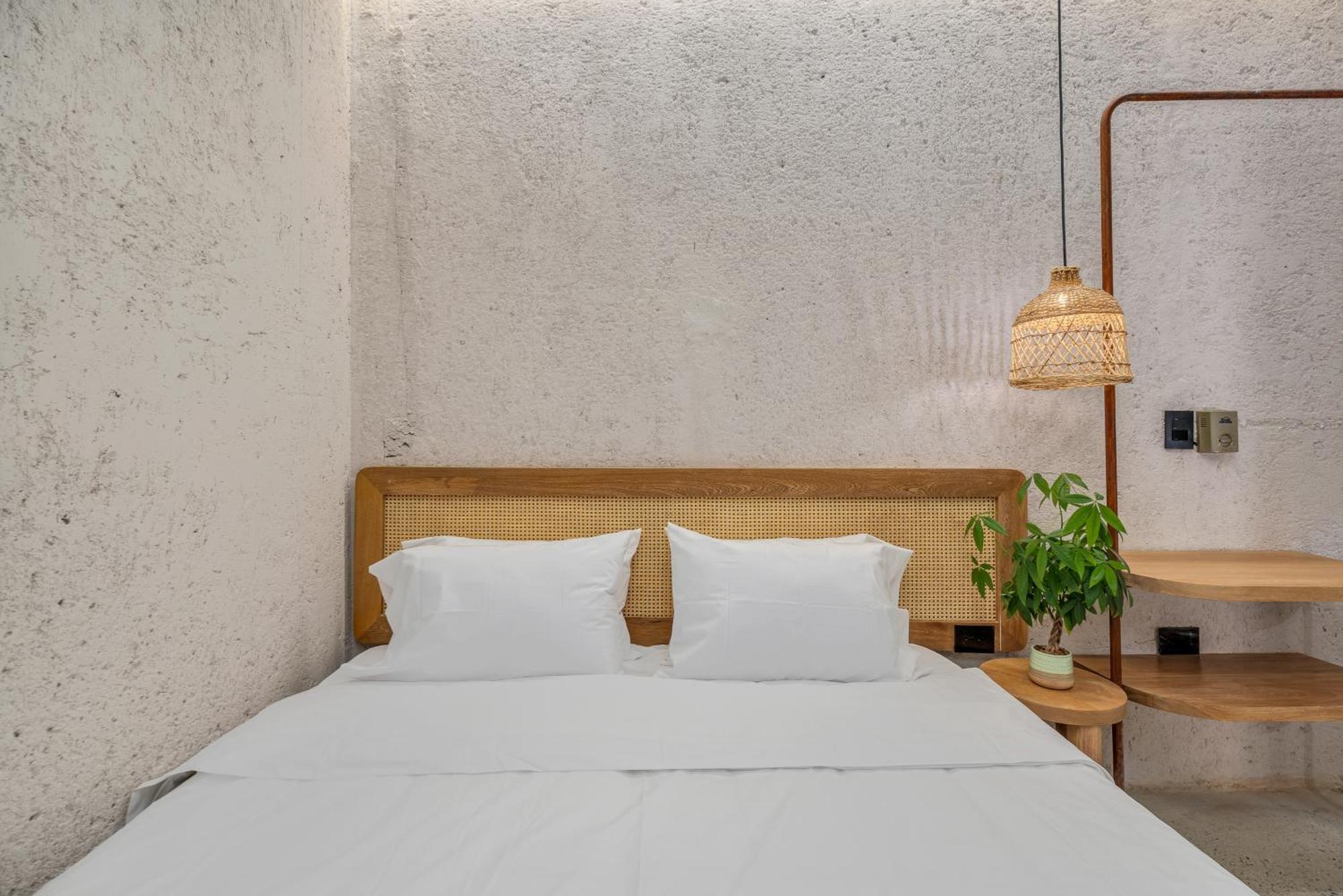 מדיין Botanica Casa Hotel Manila By Housy Host מראה חיצוני תמונה
